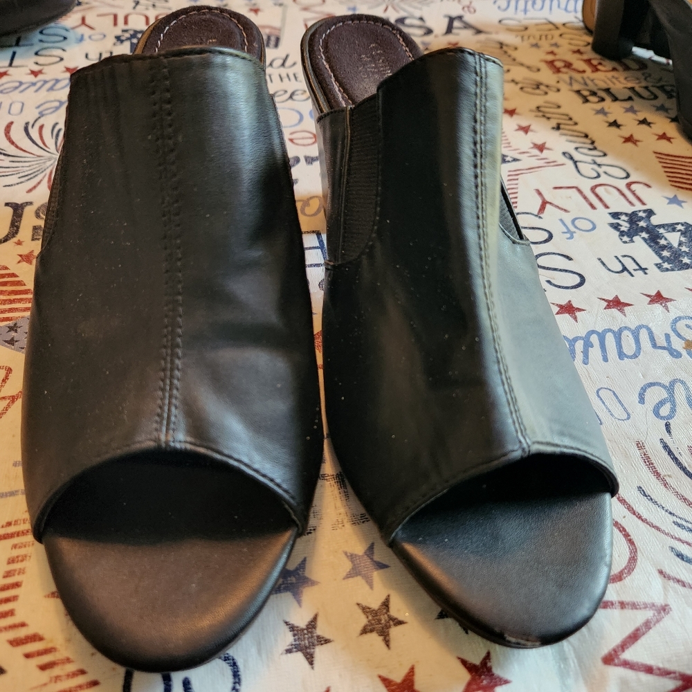 Cushion Walk by Avon black heels open toe and back  size 9